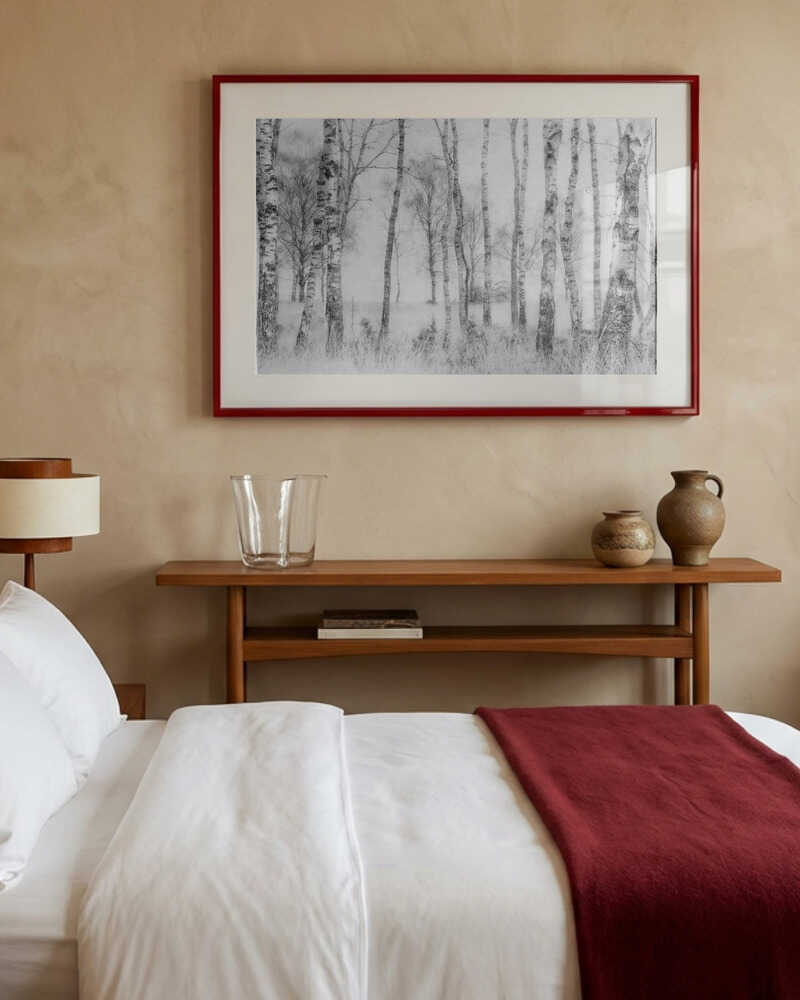 Sort-hvid plakat med birkeskov